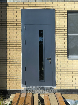 Входная дверь терморазрыв металл / пвх, с верхней фрамугой, со стеклопакетом, с замком Cisa, с магнитными уплотнителями, порогом из нержавейки, на заказ